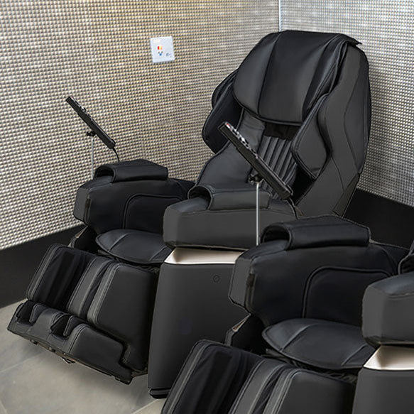 Black Synca kurodo in a room 