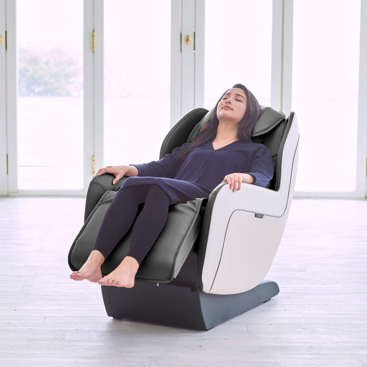 Synca CirC Plus Massage Chair - Comfort and Style