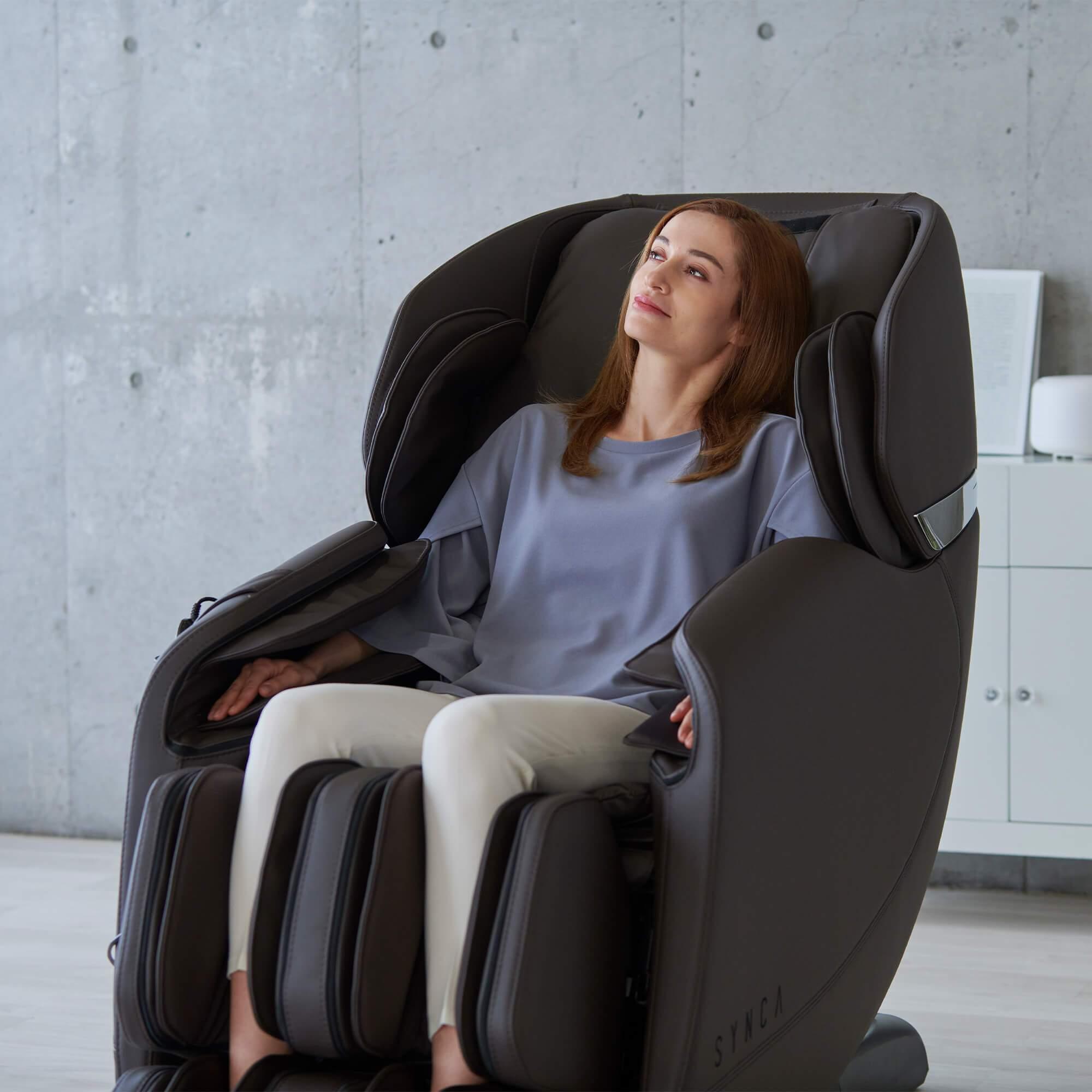 https://zebramassagechairs.com/cdn/shop/products/synca-hisho-sl-track-heated-deluxe-zero-gravity-massage-chair-synca-hisho-sl-track-heated-deluxe-zero-gravity-massage-chair-smr0041-08na-zebra-massage-chairs-25.jpg?v=1699829614